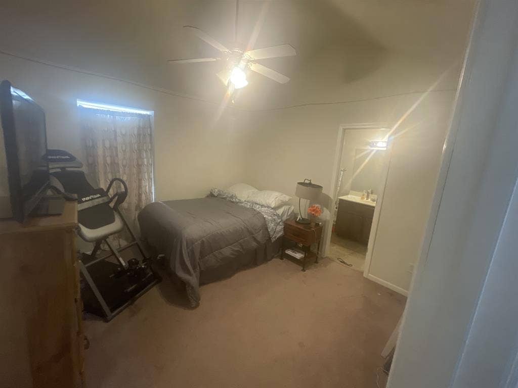 Cozy Private Master Bedroom Suite