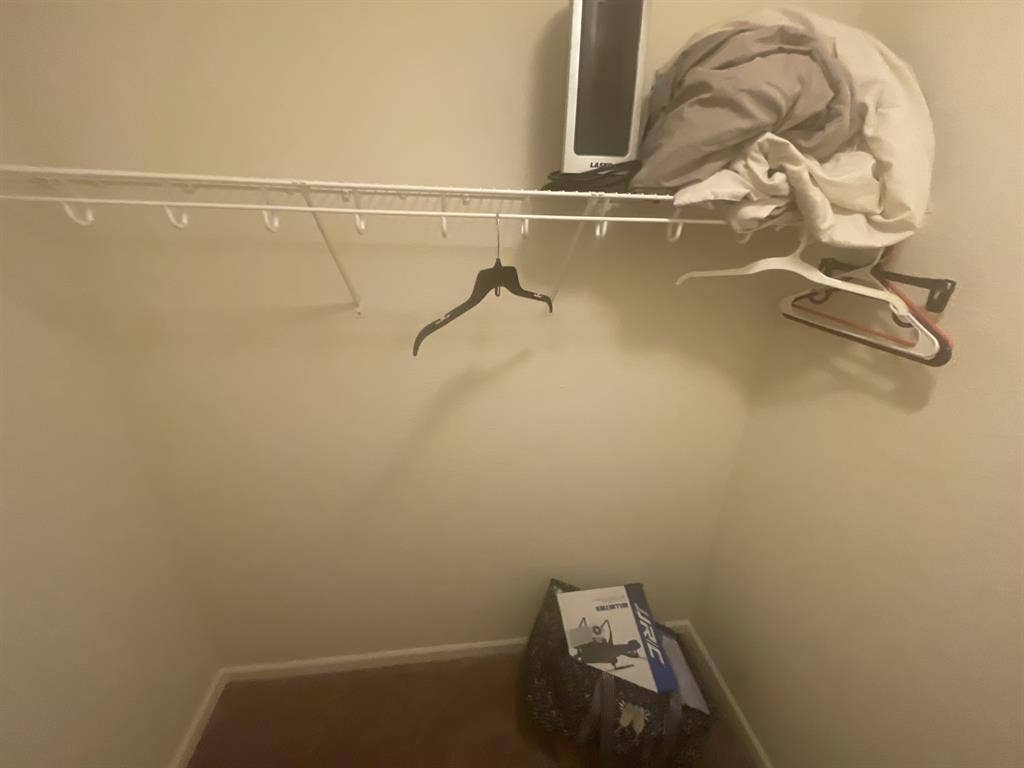 Cozy Private Master Bedroom Suite