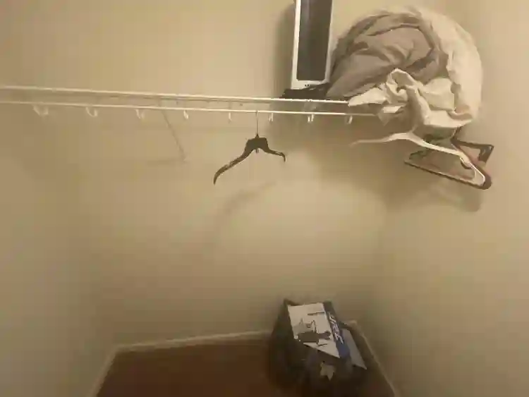 Cozy Private Master Bedroom Suite