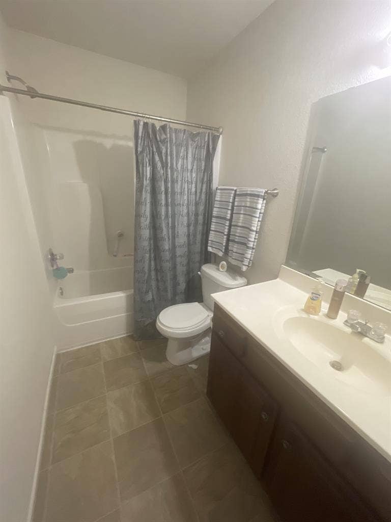 Cozy Private Master Bedroom Suite