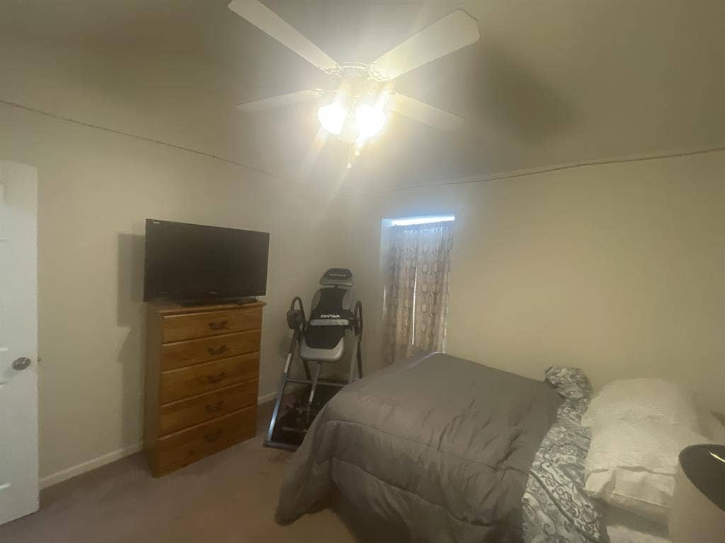 Cozy Private Master Bedroom Suite