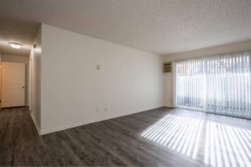 Studio Sublet Dec-June