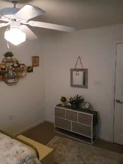 Bedroom/Private Bathroom 4 Rent