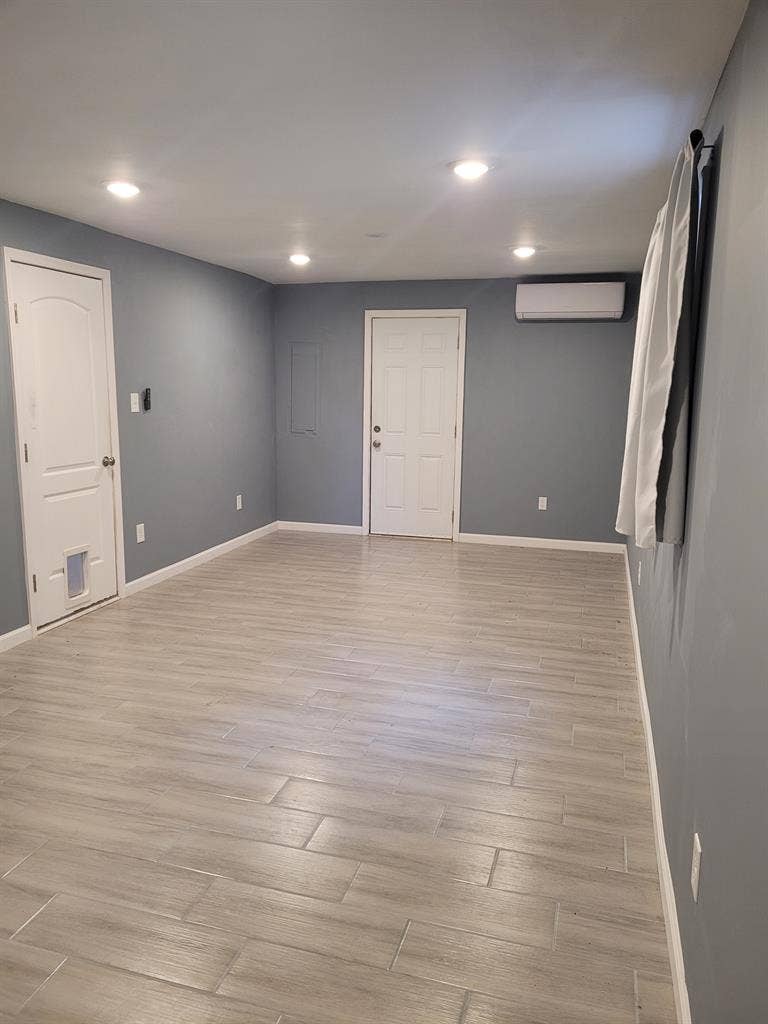Private large room for rent