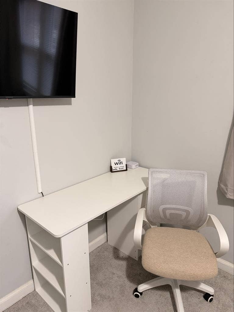 Roommate in Clayton!