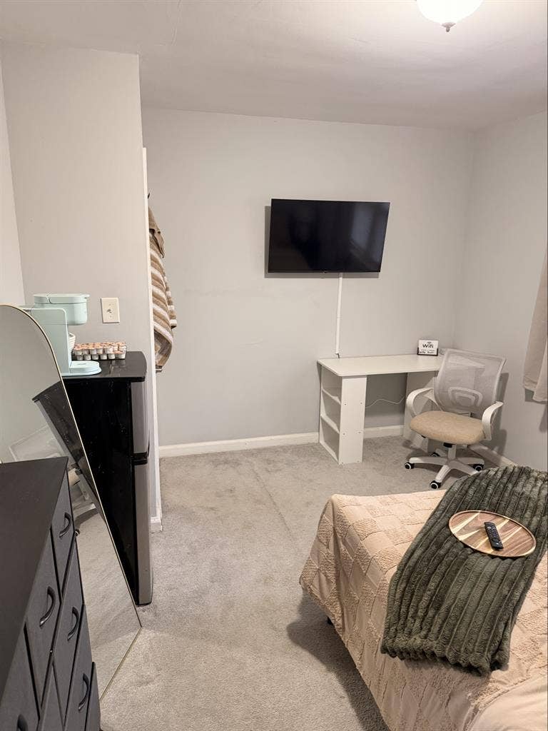 Roommate in Clayton!