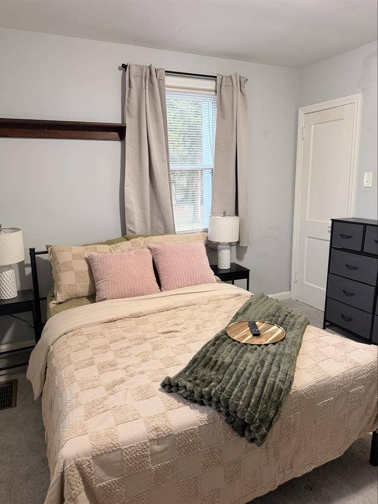 Roommate in Clayton!