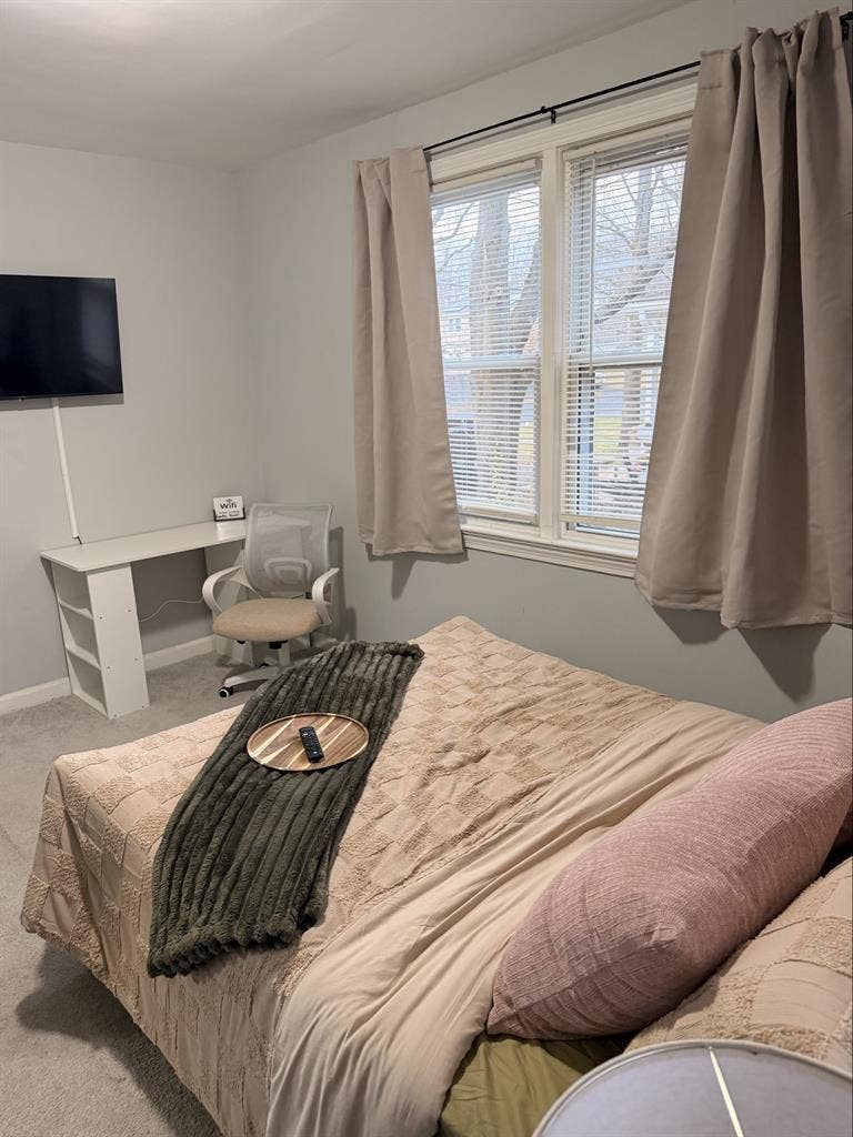 Roommate in Clayton!