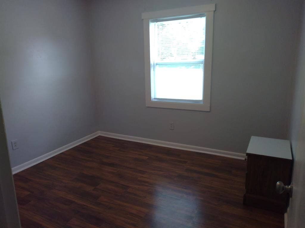 Seeking a Lady Roomate