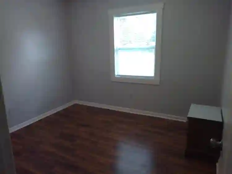 Seeking a Lady Roomate