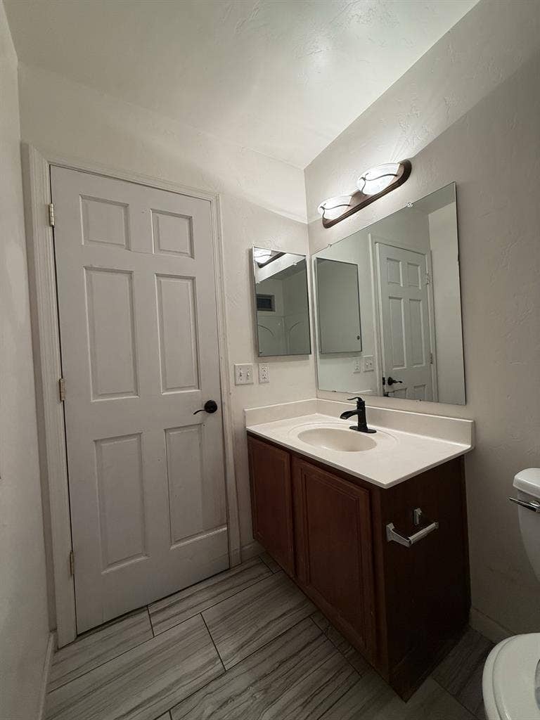 Rooms for rent near mall Area