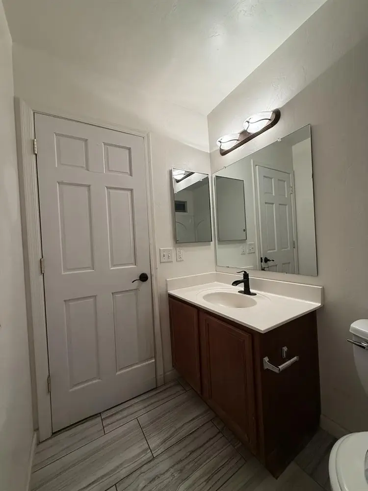 Rooms for rent near mall Area