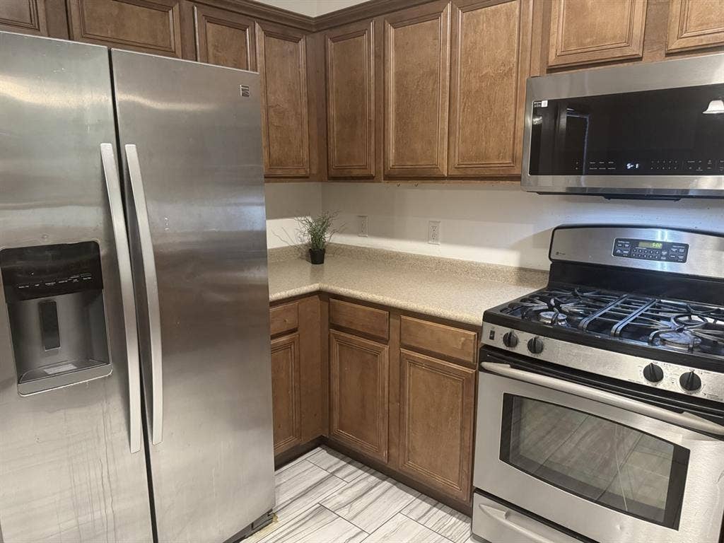 Rooms for rent near mall Area