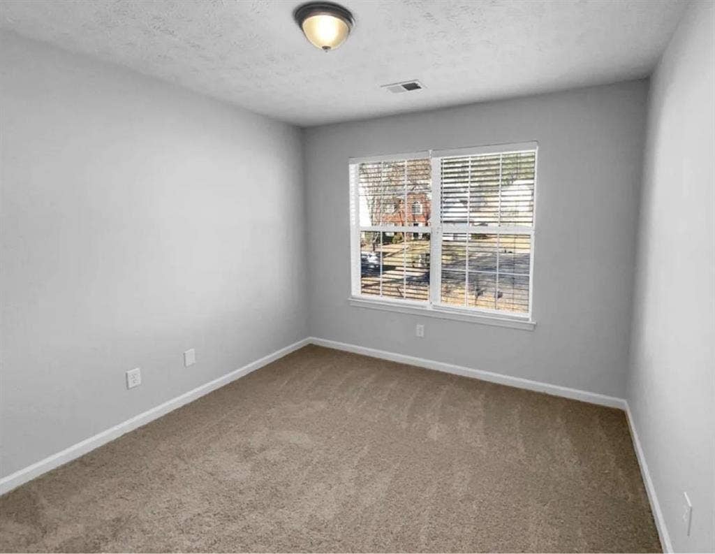 Room for Rent in Duluth Home!