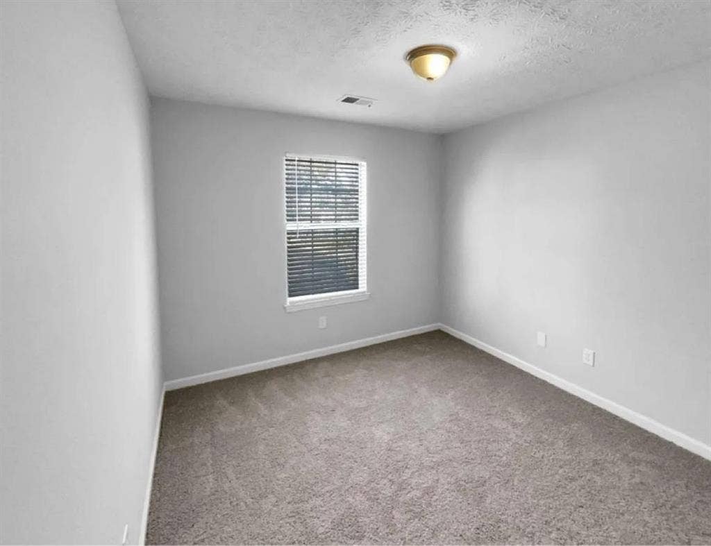 Room for Rent in Duluth Home!