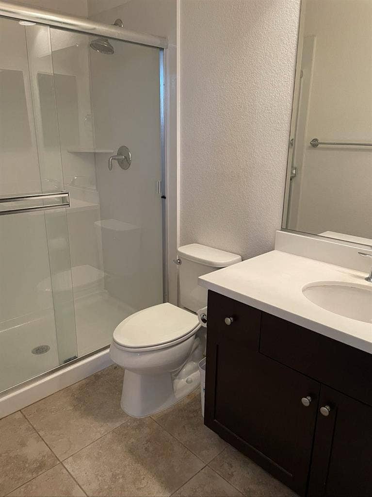 Large beautiful room for rent