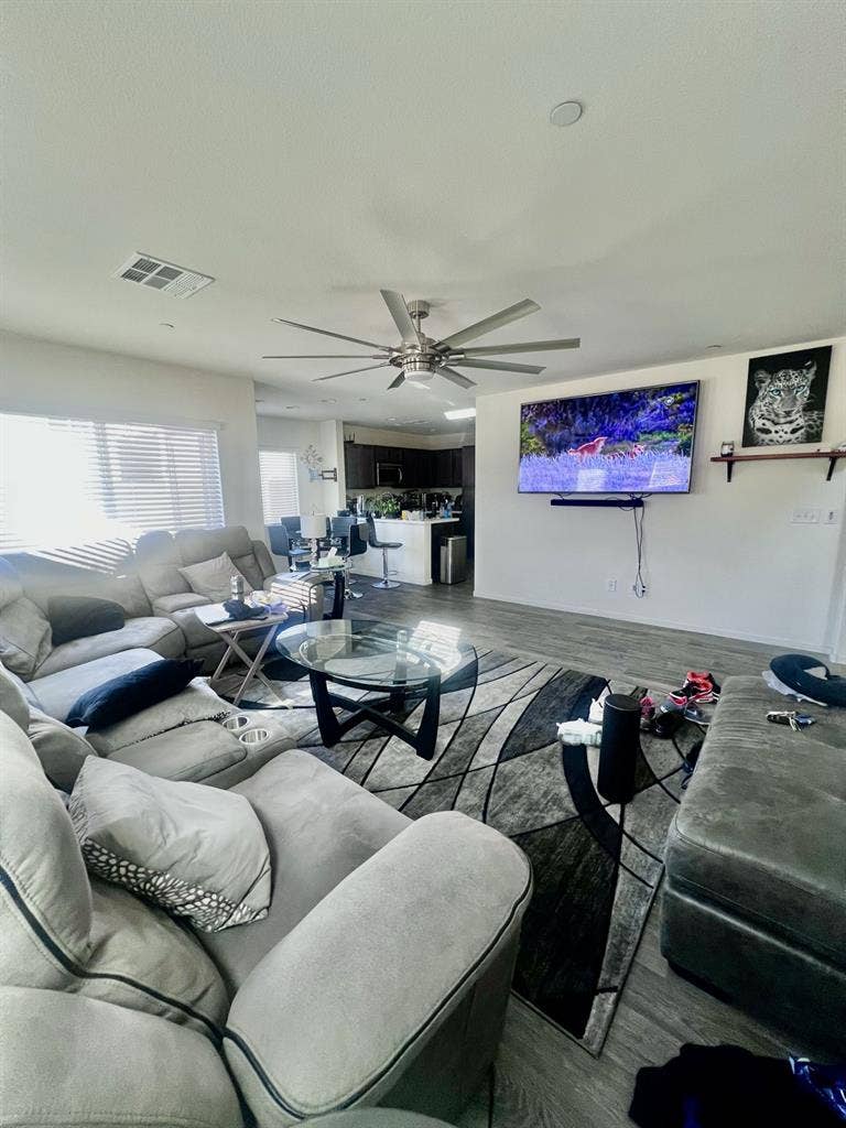 FURNISHED ROOM FOR RENT AVAILABLE