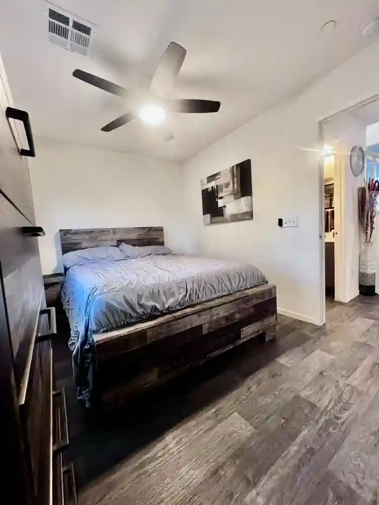 FURNISHED ROOM FOR RENT AVAILABLE