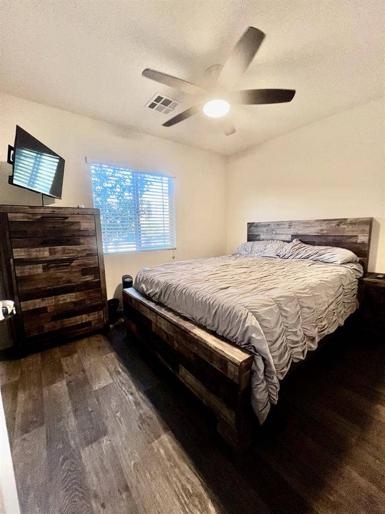 FURNISHED ROOM FOR RENT AVAILABLE