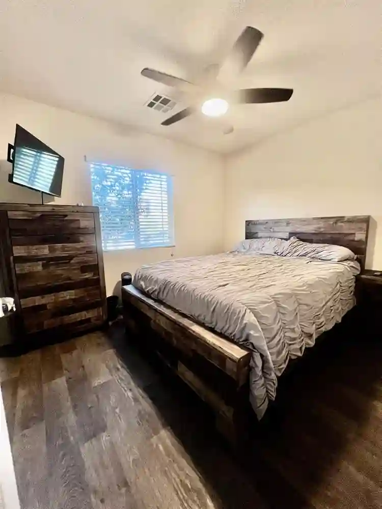 FURNISHED ROOM FOR RENT AVAILABLE