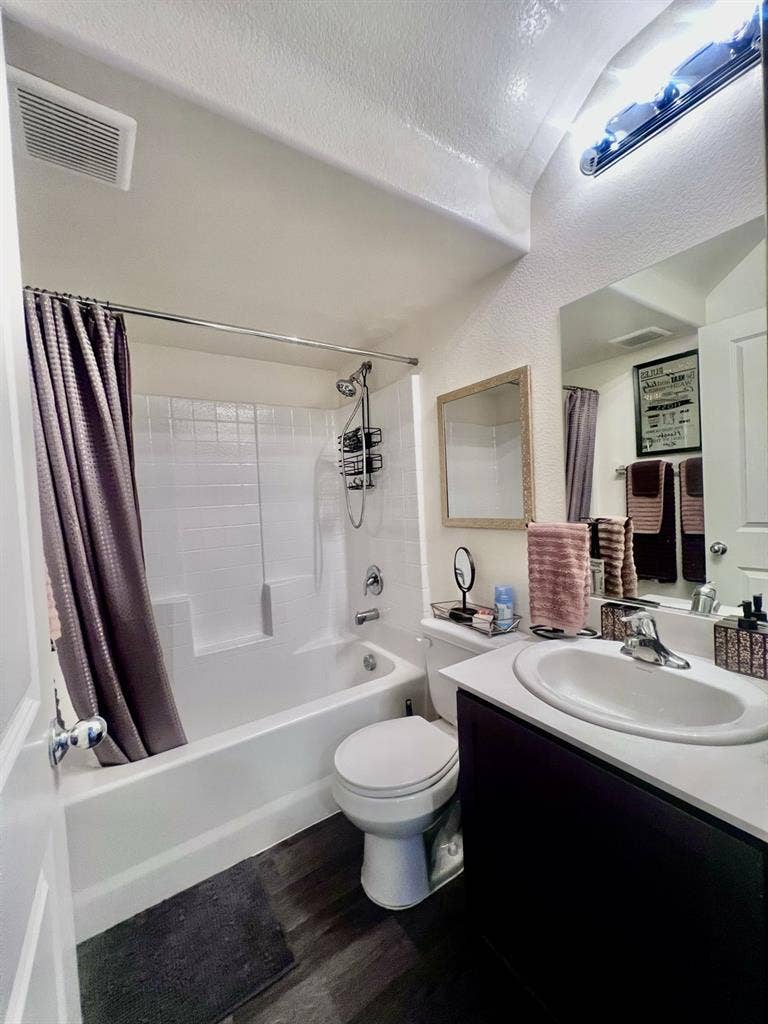 FURNISHED ROOM FOR RENT AVAILABLE