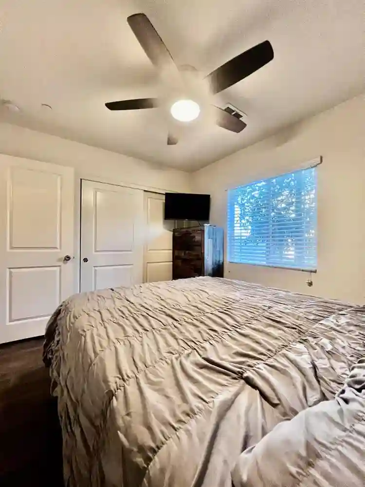 FURNISHED ROOM FOR RENT AVAILABLE