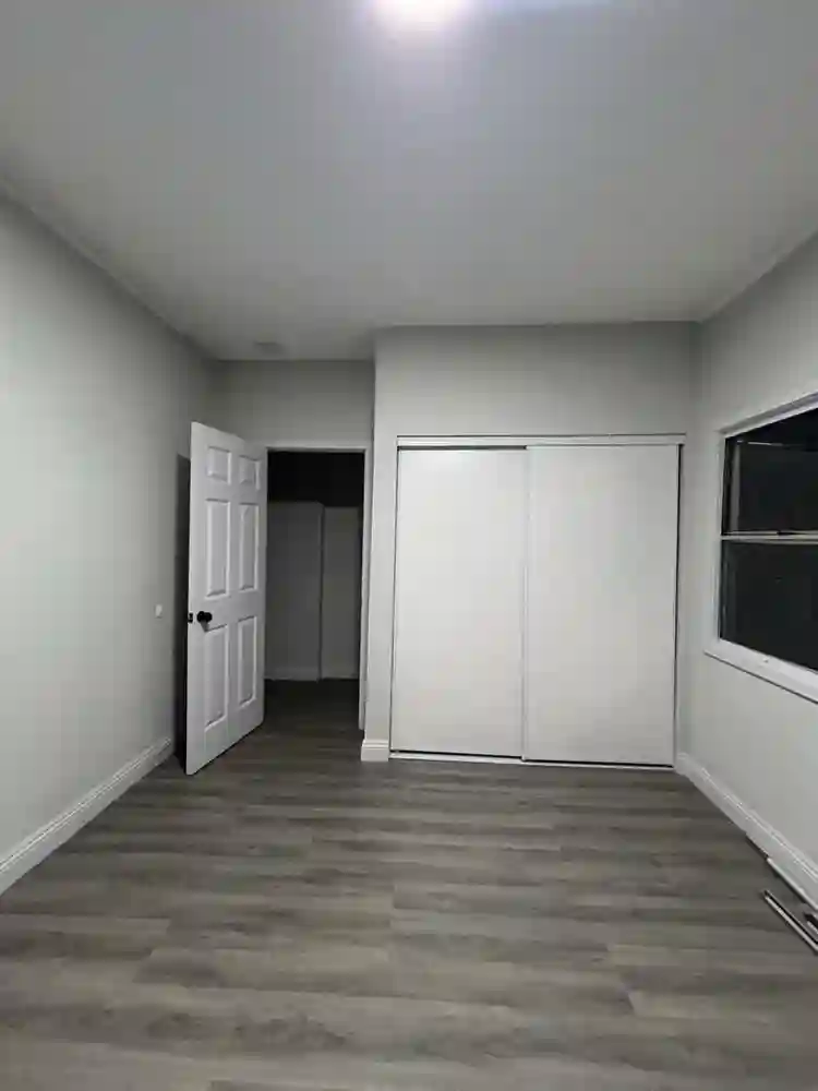 NEAR USC COLLEGE ROOM FOR RENT