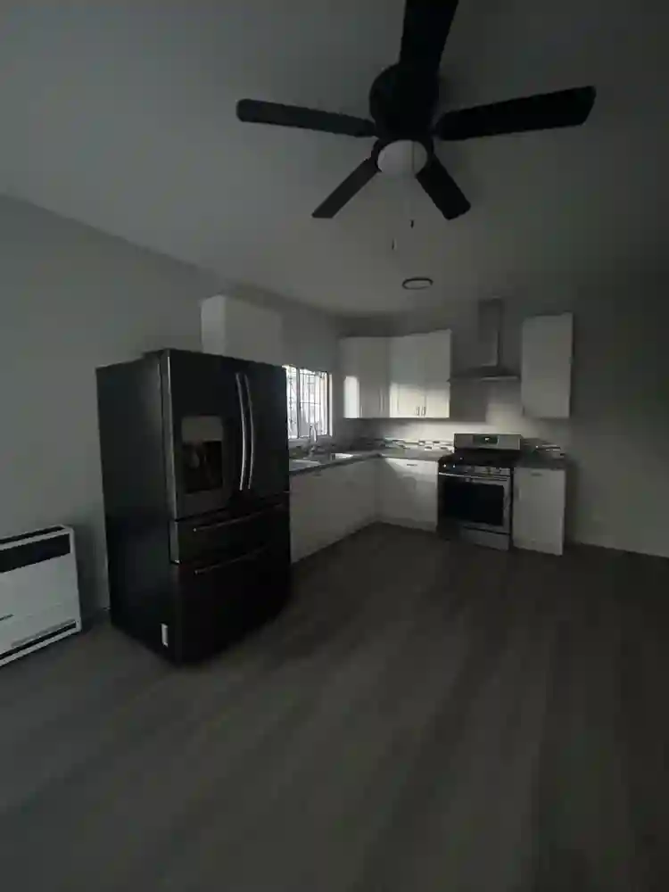 NEAR USC COLLEGE ROOM FOR RENT