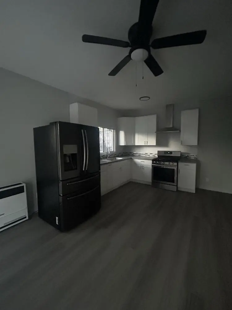 NEAR USC COLLEGE ROOM FOR RENT