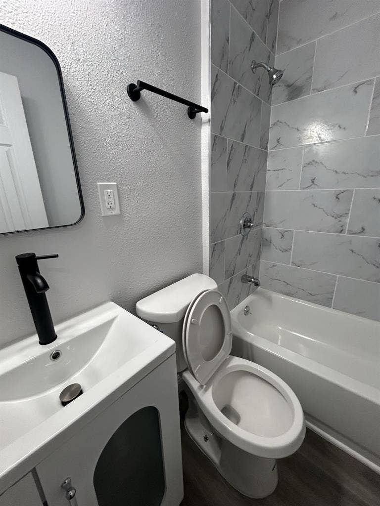 NEAR USC COLLEGE ROOM FOR RENT