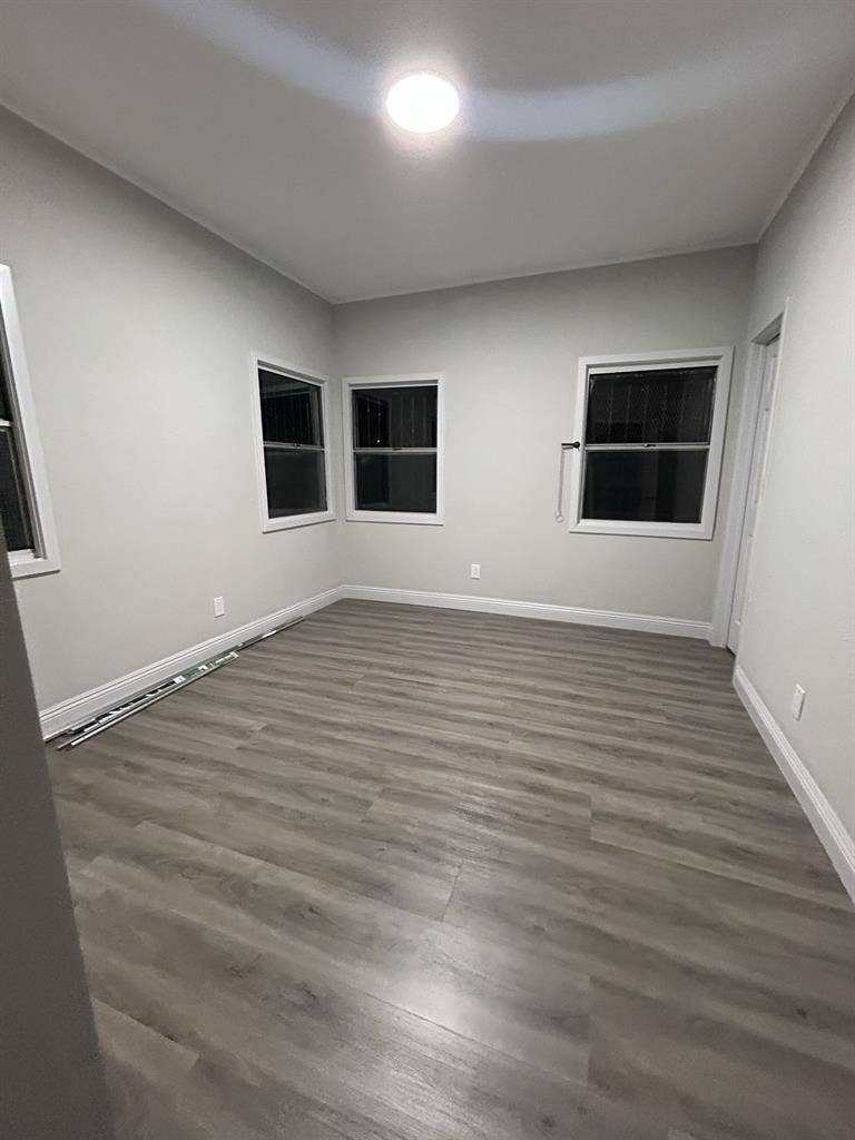 NEAR USC COLLEGE ROOM FOR RENT