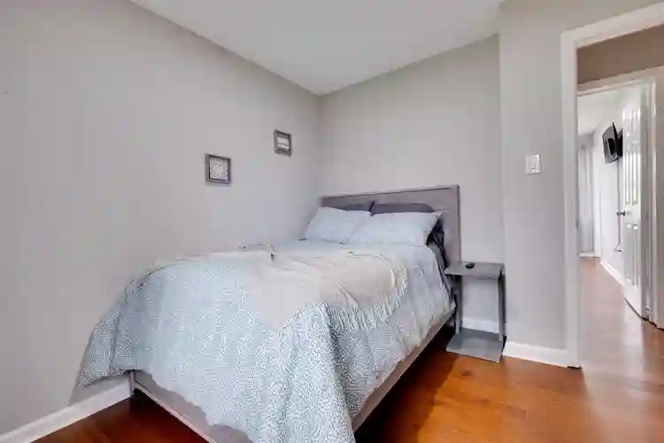 4 BR in Richmond