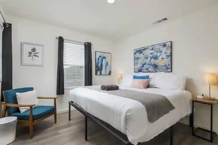 4 BR in Edgecliff Village