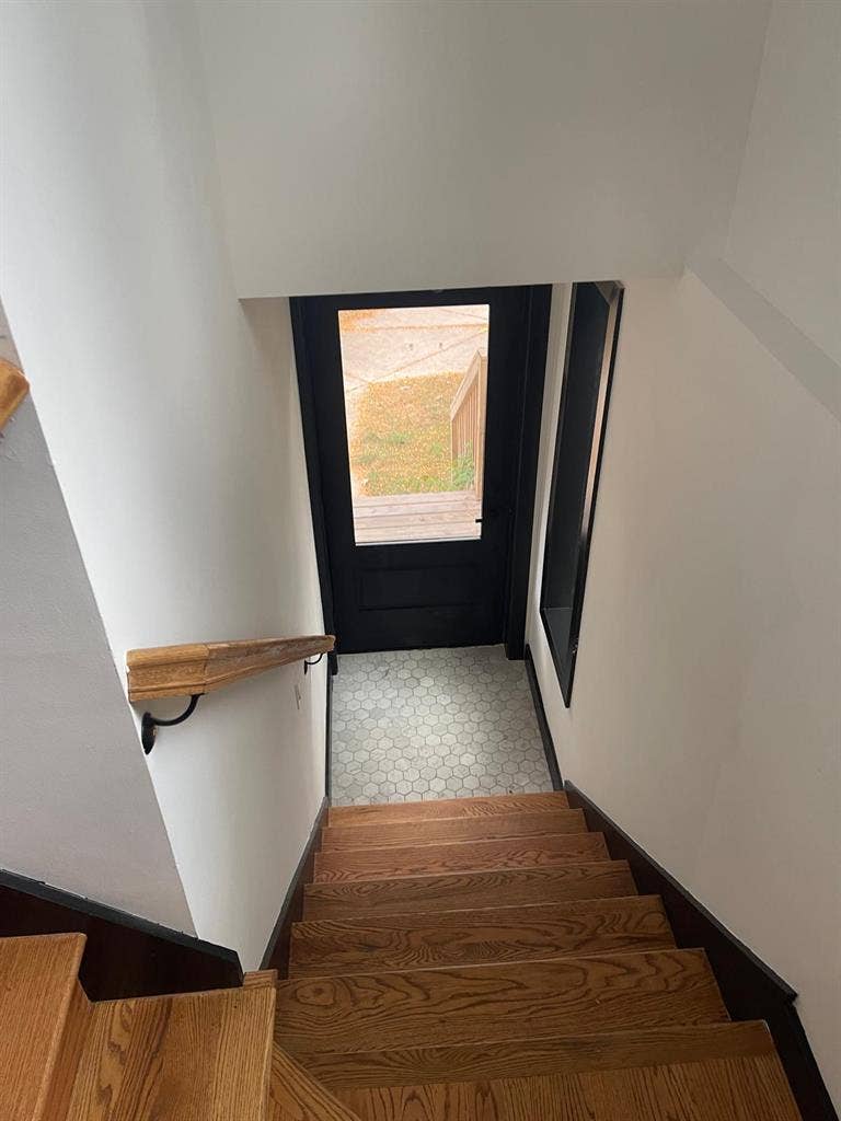 Female roommate needed.