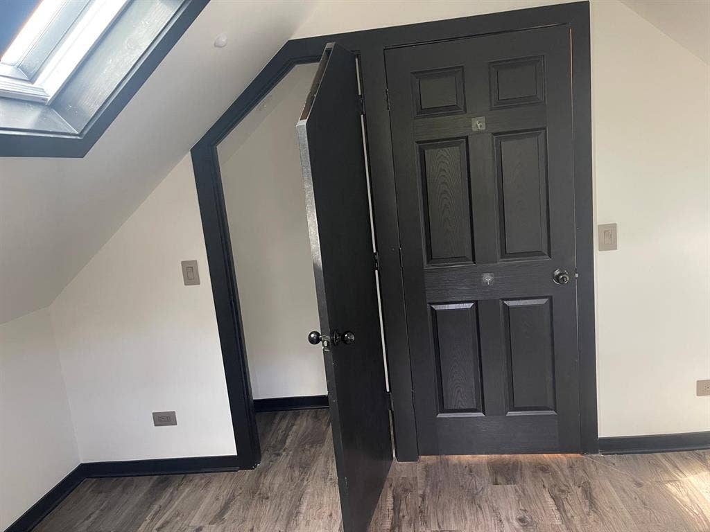 Female roommate needed.