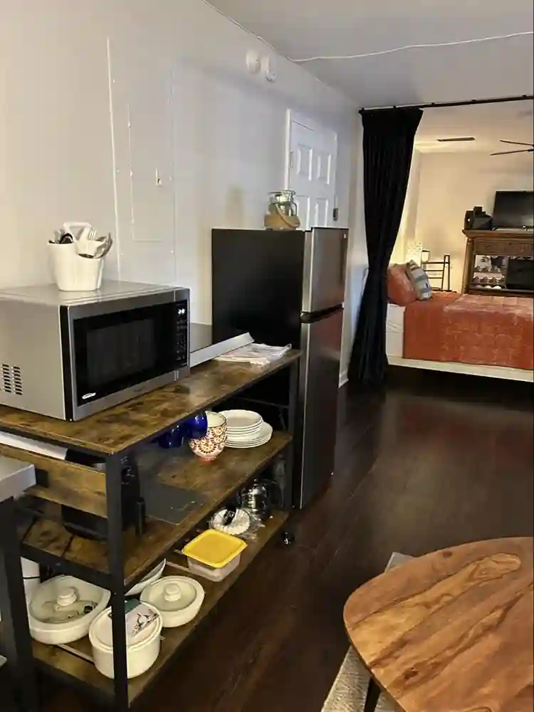 Apartment furnished and utilities