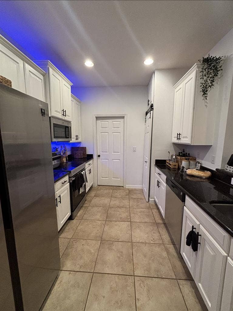 2 Fully-Furnished Private Rooms