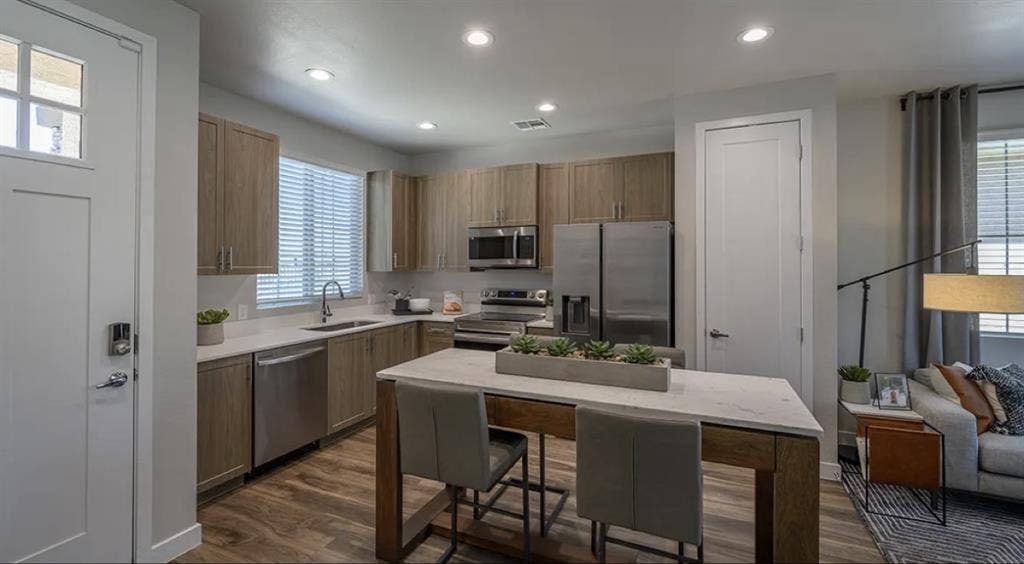 Clean, Calm Apartment | Split Rent