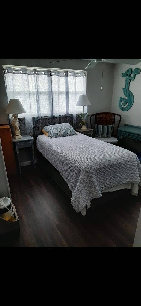 Cozy room in quite neighborhood