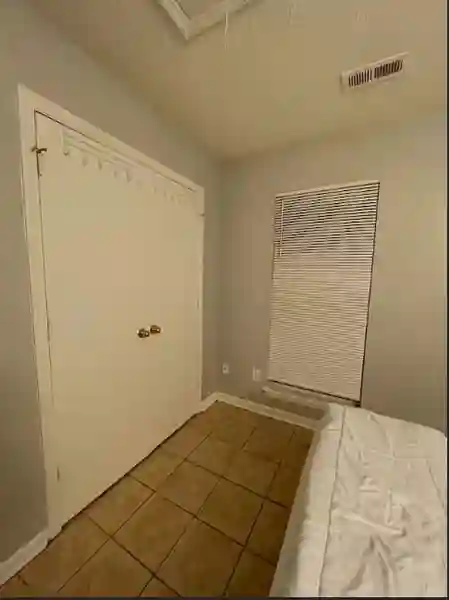 Private room w/ private bathroom