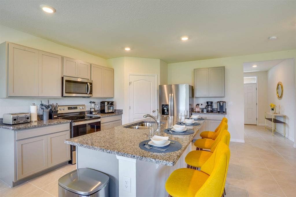 Furnished R
oom Utilities included