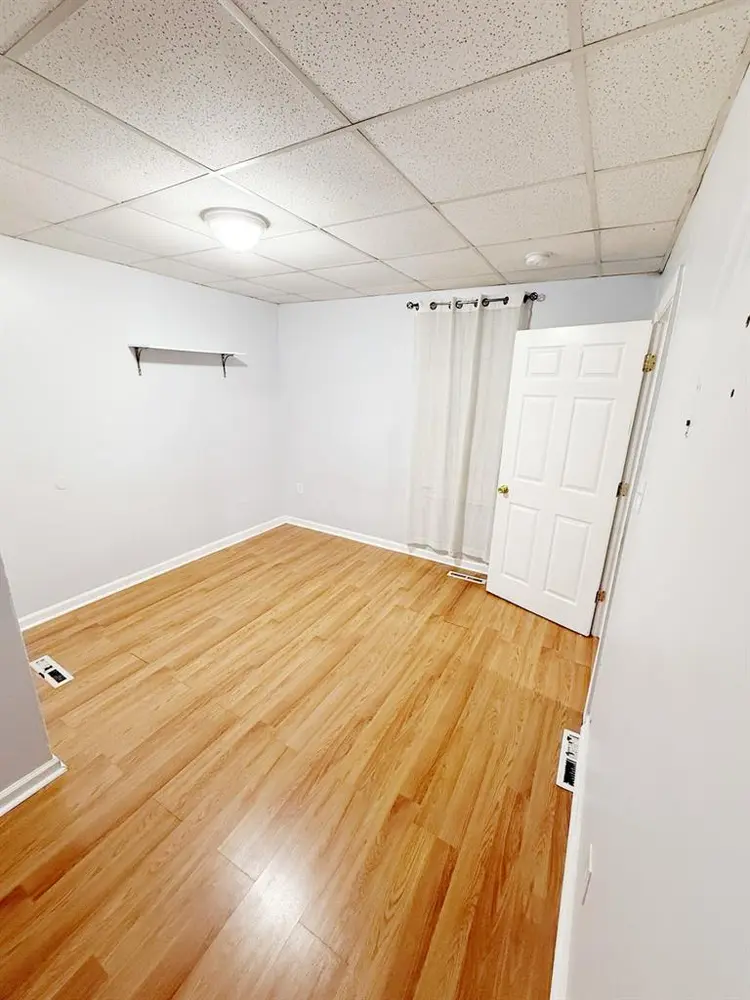 Beautiful Bedroom for rent.