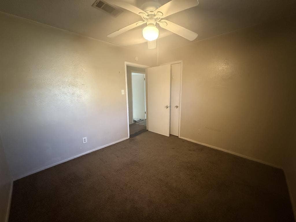 Looking for roommate