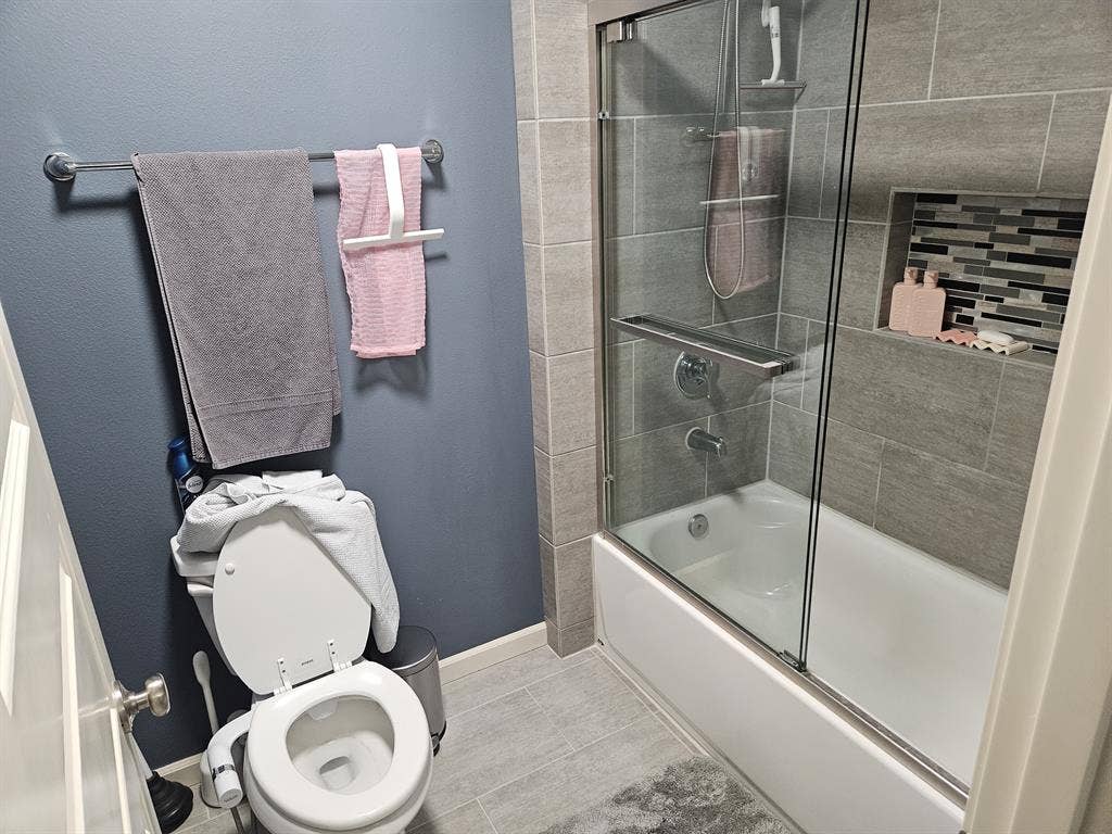 Large private room for rent