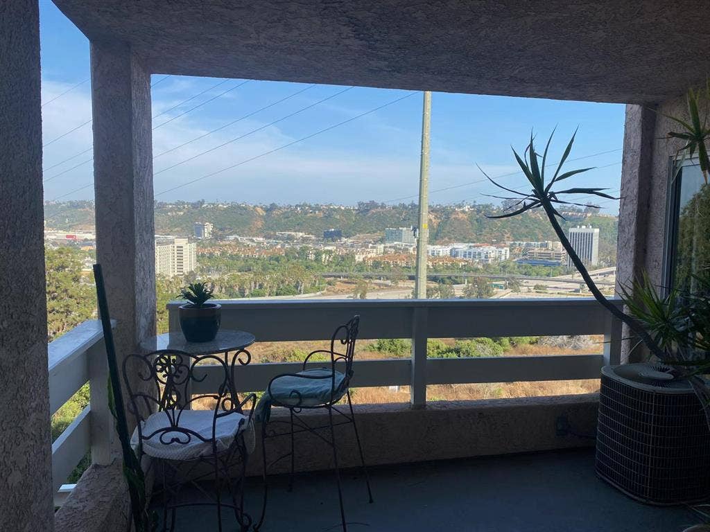 Furnished room, private bathroom