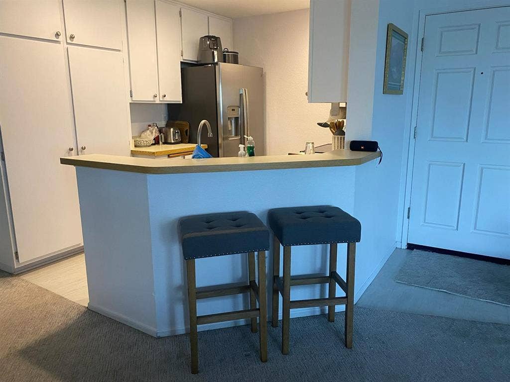 Furnished room, private bathroom