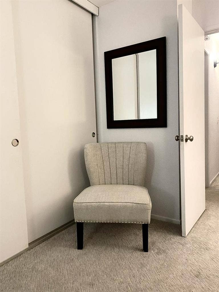 Furnished room, private bathroom