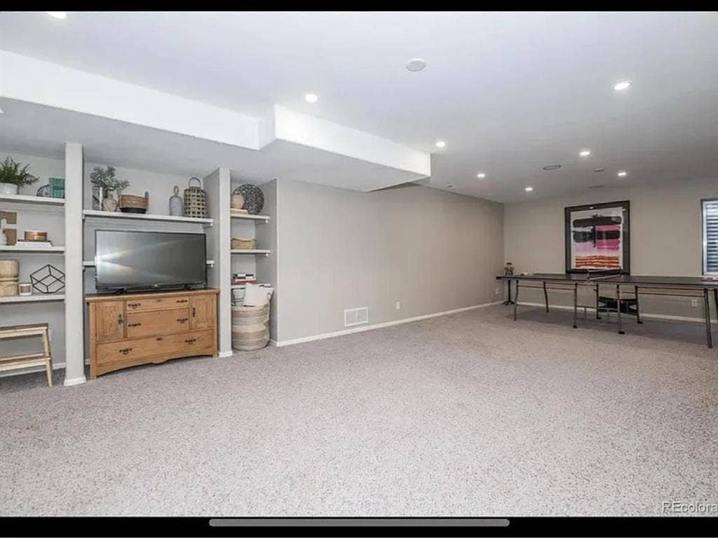 Spacious rooms in lone tree, CO