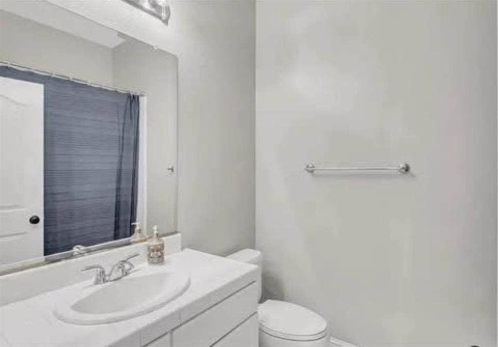 Spacious Private Room for Rent