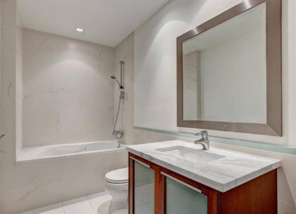 Looking for female tenant